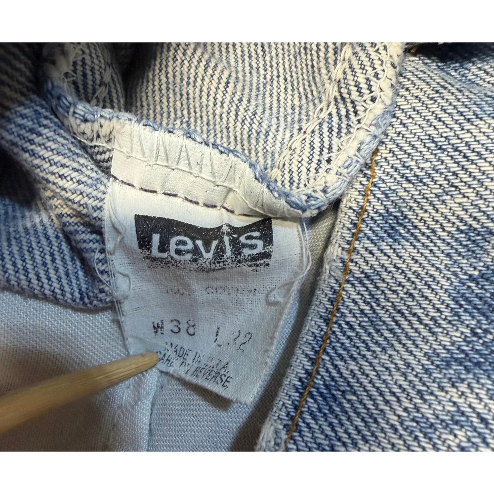 Vintage Levis 505 Mens 38x32 Light Wash Straight Leg Denim Jeans Made in USA 90s